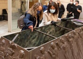 Comienza el traslado del sarcófago de Blasco Ibáñez al Cementerio de València