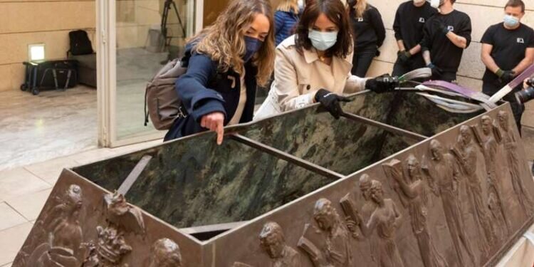 Comienza el traslado del sarcófago de Blasco Ibáñez al Cementerio de València