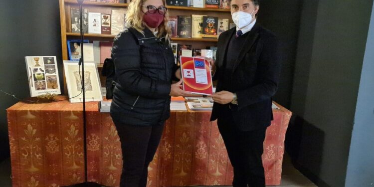 Colomer recibe el Plan Estratégico Integral del Camino del Santo Grial en Aula Grial