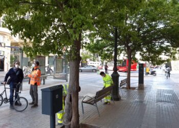 El Ayuntamiento ha trasladado los bancos de la plaza de BrujaS