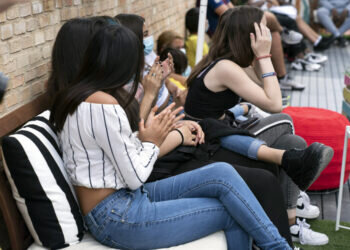 IKEA Valencia y Ricard Camarena crean una terraza multifuncional en Bombas Gens para la Fundació Per Amor a l’Art