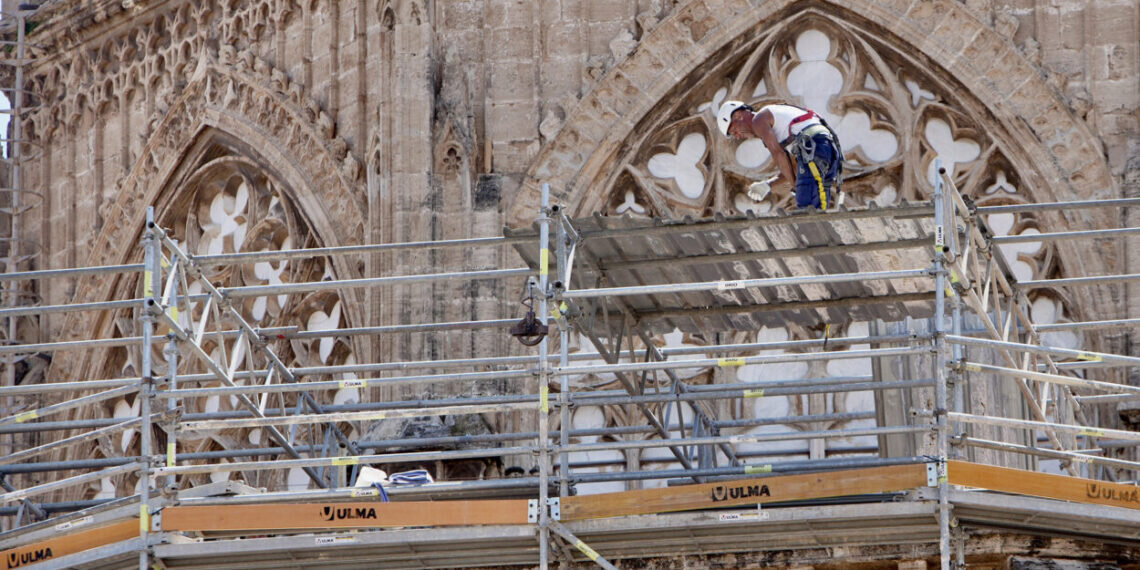 La Catedral de Valencia inicia obras para determinar el origen de las afecciones a los frescos renacentistas de los ángeles músicos