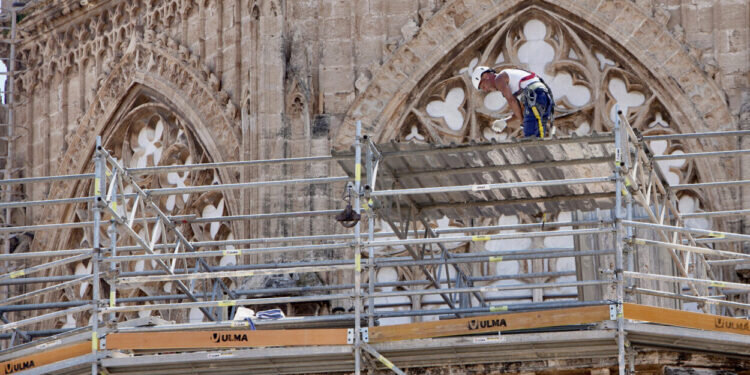 La Catedral de Valencia inicia obras para determinar el origen de las afecciones a los frescos renacentistas de los ángeles músicos