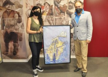 La artista María Gómez Rodrigo dona al Castillo de San Pedro uno de los cuadros expuestos en esta muestra Jacetania. Ruta del Conocimiento