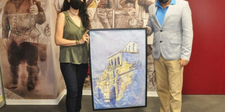 La artista María Gómez Rodrigo dona al Castillo de San Pedro uno de los cuadros expuestos en esta muestra Jacetania. Ruta del Conocimiento
