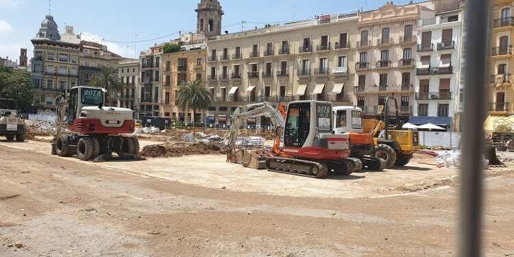 Las obras de remodelación de la plaza de la Reina, en pleno corazón de València, siguen avanzando