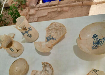 Nuevo hallazgo en la excavación junto a la muralla islámica de València: una vajilla completa del siglo XV
