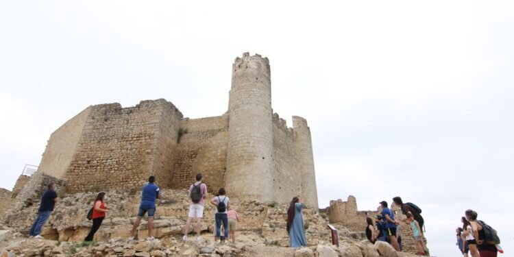 El castillo de Xivert revive su época dorada con el proyecto de recreación histórica «Els teus castells» impulsado por la Diputación de Castellón