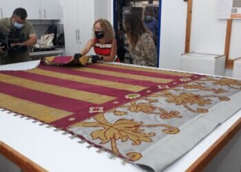 El IVCR+i finaliza la restauración del facsímil de la Reial Senyera para que procesione el 9 d’Octubre