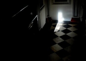 El día en que se filtra el rayo de sol a la cripta de Germana de Foix en el Monasterio de San Miguel de los Reyes