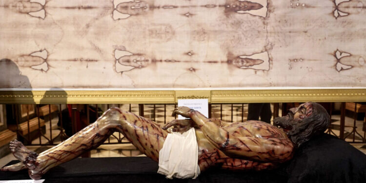 La Catedral abre al público la exposición “Cáliz de la Pasión”