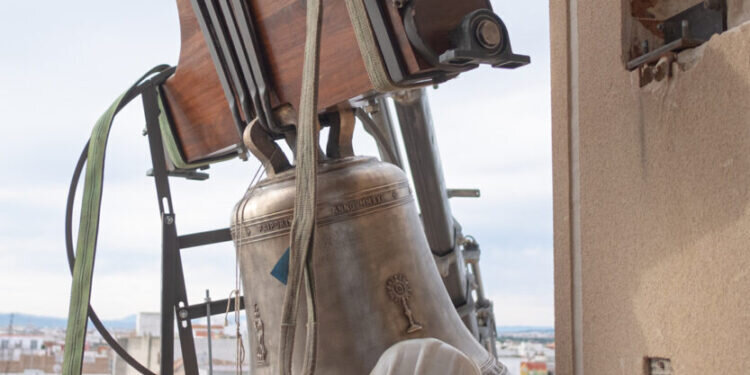 Completan la recuperación de las cinco campanas de la parroquia de San Jorge de Paiporta