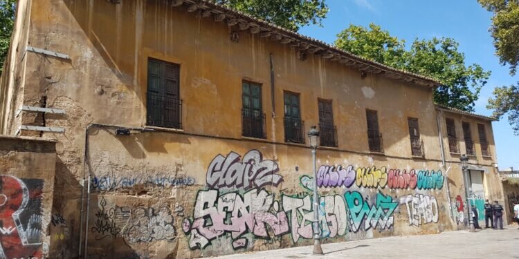 El Ayuntamiento comienza trabajos de mantenimiento de la Alquería de Gaspar Bono para evitar su deterioro