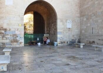 Después de 41 años, el Ayuntamiento restaura la puerta de las Torres de Serranos