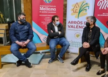 Los ingredientes de la paella de fetge de bou de Meliana, protagonistas en el coloquio sobre Arroces de Invierno en el Museo del arroz de Valencia.