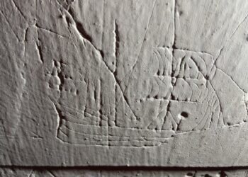 La parroquia de Canet d´En Berenguer halla grafitis del siglo XVIII y restos romanos y medievales tras realizar catas para restaurar el templo