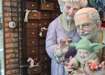 El ninot de la falla Monestir de Poblet – Aparicio Albiñana “L’Antiga de Campanar” ha sido el indultado por los visitantes de la Exposición del Ninot