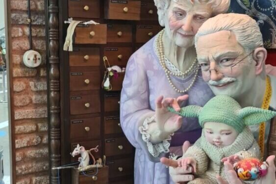 El ninot de la falla Monestir de Poblet – Aparicio Albiñana “L’Antiga de Campanar” ha sido el indultado por los visitantes de la Exposición del Ninot