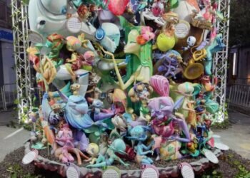 Gayano Lluch gana el primer premio de falla infantil de Sección Especial 2022 con ‘Columbus»