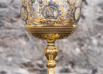 El Museo de la Catedral expone un conjunto de copón damasquinado donado por el cardenal Cañizares 