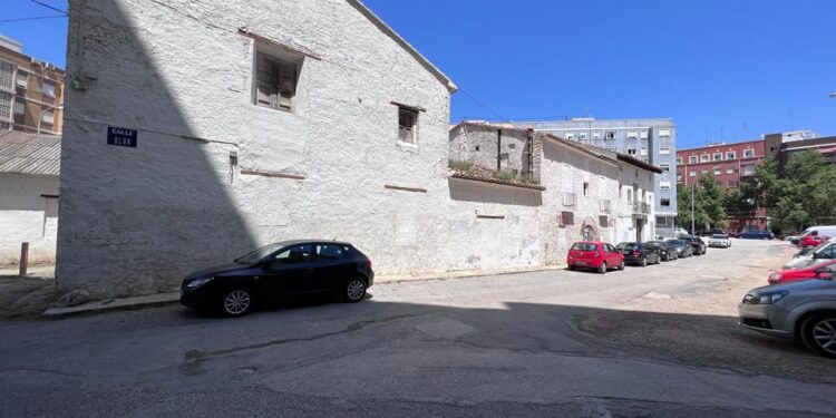 L’Ajuntament invertirá 300.000 euros para convertir las alquerías de la calle Olba en un centro cívico
