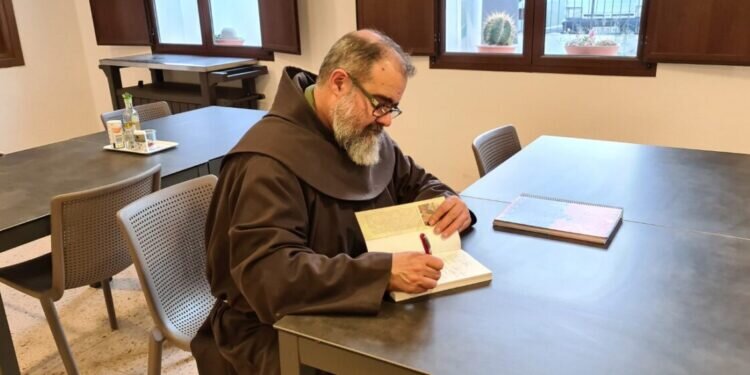 Fray Ángel Ramón, presenta su libro «Las recetas de fray Ángel»