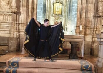 Eros Recio, primer bailarín profesional con Síndrome de Down, que ha actuado en la capilla del Santo Cáliz de la Catedral de Valencia