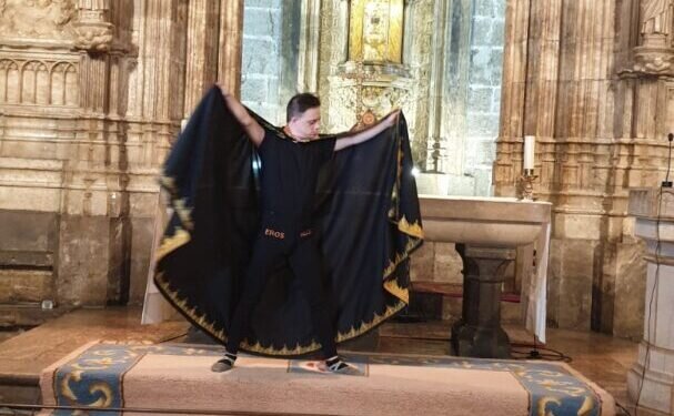 Eros Recio, primer bailarín profesional con Síndrome de Down, que ha actuado en la capilla del Santo Cáliz de la Catedral de Valencia