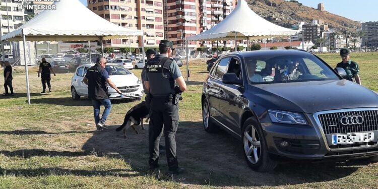 La Guardia Civil asegura la protección en el Festival Zevra en Cullera