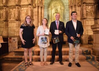 Lleno absoluto en el acto conmemorativo del 20 Aniversario de la Asociación del Camino del Santo Grial en la Capilla del Santo Cáliz