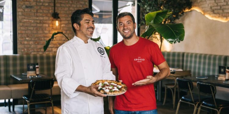 ROBERTO RUÍZ, el famoso chef mexicano y estrella Michelin, se une a GROSSO NAPOLETANO en su IV Edizione Limitata para crear la primera PIZZA NAPOLI-MEXICANA