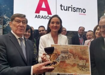 Reyes Maroto, Ministra de Turismo apoya en FITUR el Camino del Santo Grial como Itinerario Cultural Europeo