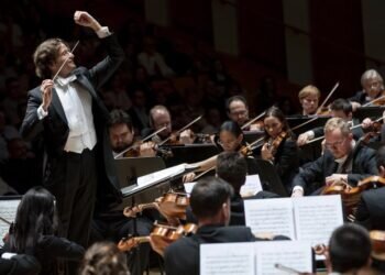 Gustavo Gimeno, el director español más internacional, ensaya en Les Arts ‘Jenůfa’, una de las grandes apuestas de la temporada