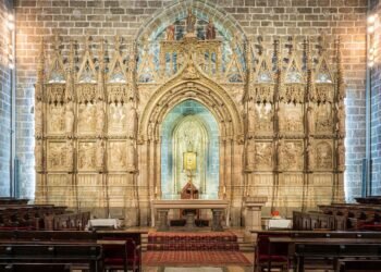 El Santo Cáliz cumple ciento ocho años expuesto en la Catedral de Valencia