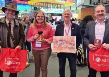 Centro Óptico Clínico Losan apoya el Camino del Santo Grial en FITUR