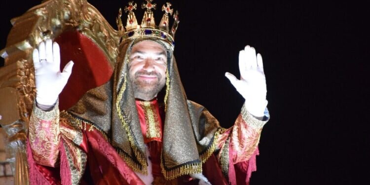 Valencia revive la tradicional cabalgata y acoge a los Reyes Magos