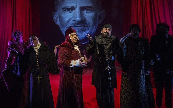 Última semana en cartel de Mi querida tonta España y novedades en la programación de enero de Sala Russafa