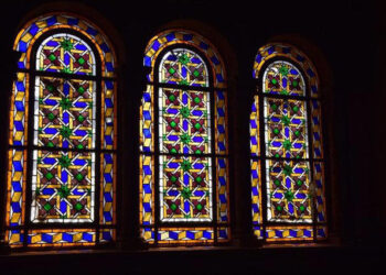 La Iglesia Jesuitas Valencia inicia la restauración de uno de los mayores conjuntos de vidrieras de la Comunitat