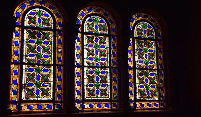 La Iglesia Jesuitas Valencia inicia la restauración de uno de los mayores conjuntos de vidrieras de la Comunitat