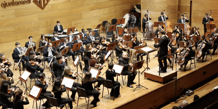 El músico valenciano Marcos Ripoll estrena su Concierto para tuba y orquesta con la Orquesta Santa Cecilia de Cullera dirigida por Carlos Garcés