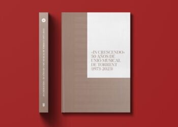 Una exposición y un libro conmemorativo recorren los 50 años de historia de la Unió Musical de Torrent