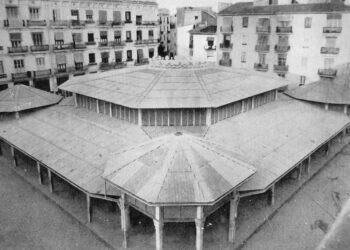 Descubre la historia y la tradición del Mercado Municipal de Mossen Sorell en Valencia