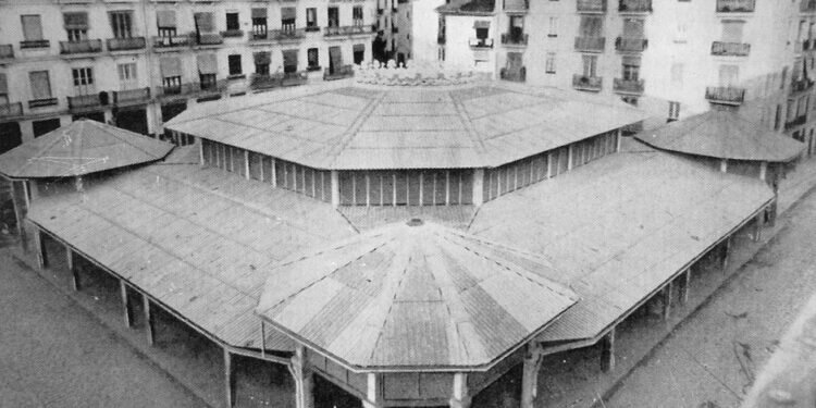 Descubre la historia y la tradición del Mercado Municipal de Mossen Sorell en Valencia