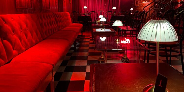 Abre sus puertas Marino, un antiguo mirador de barcos del Cabanyal reconvertido en un club de jazz inspirado en los años cincuenta