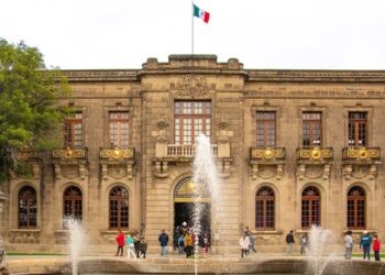 Conoce la leyenda del Muro de la Memoria de Valencia, un monumento en honor a las víctimas de la Guerra Civil.