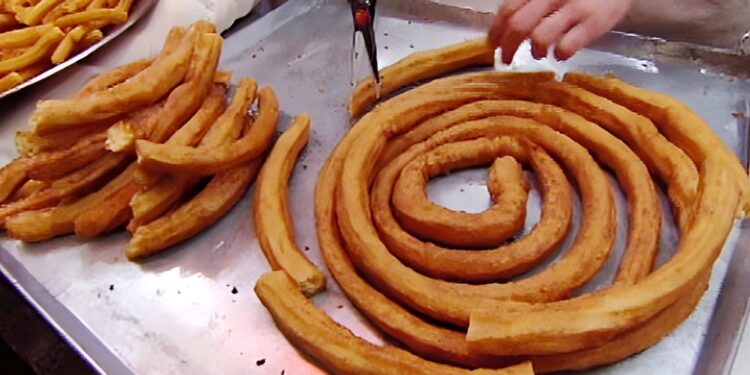 Descubre las diferencias entre churro, porra y buñuelo en la gastronomía española: una guía completa