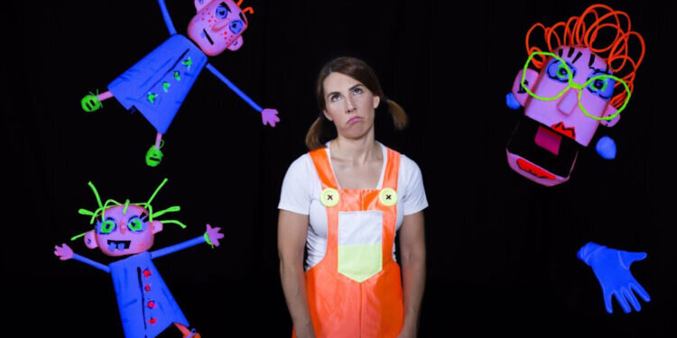 La magia del teatro negro llega a Rambleta con una «innovadora» revisión de ‘De la tierra a la luna’