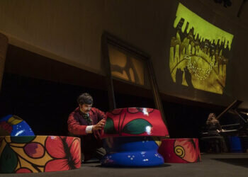 Les Arts une el arte de arena con la música de Músorgski en un espectáculo educativo