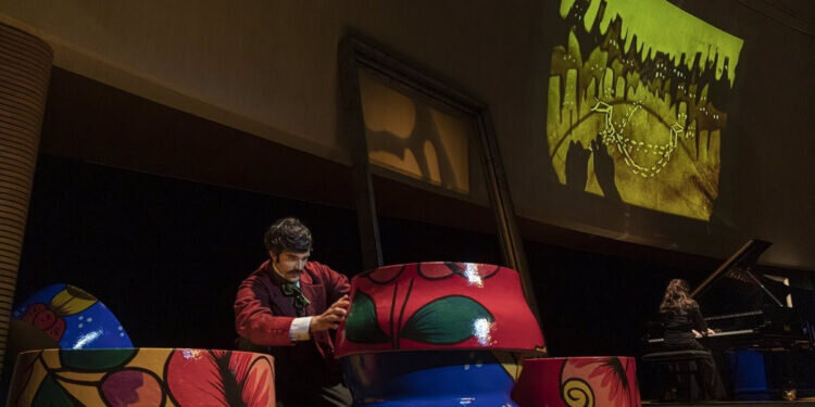 Les Arts une el arte de arena con la música de Músorgski en un espectáculo educativo