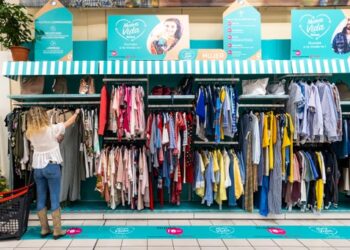 Alcampo y Moda re- impulsan el primer córner de ropa de segunda mano en un hipermercado en Valencia